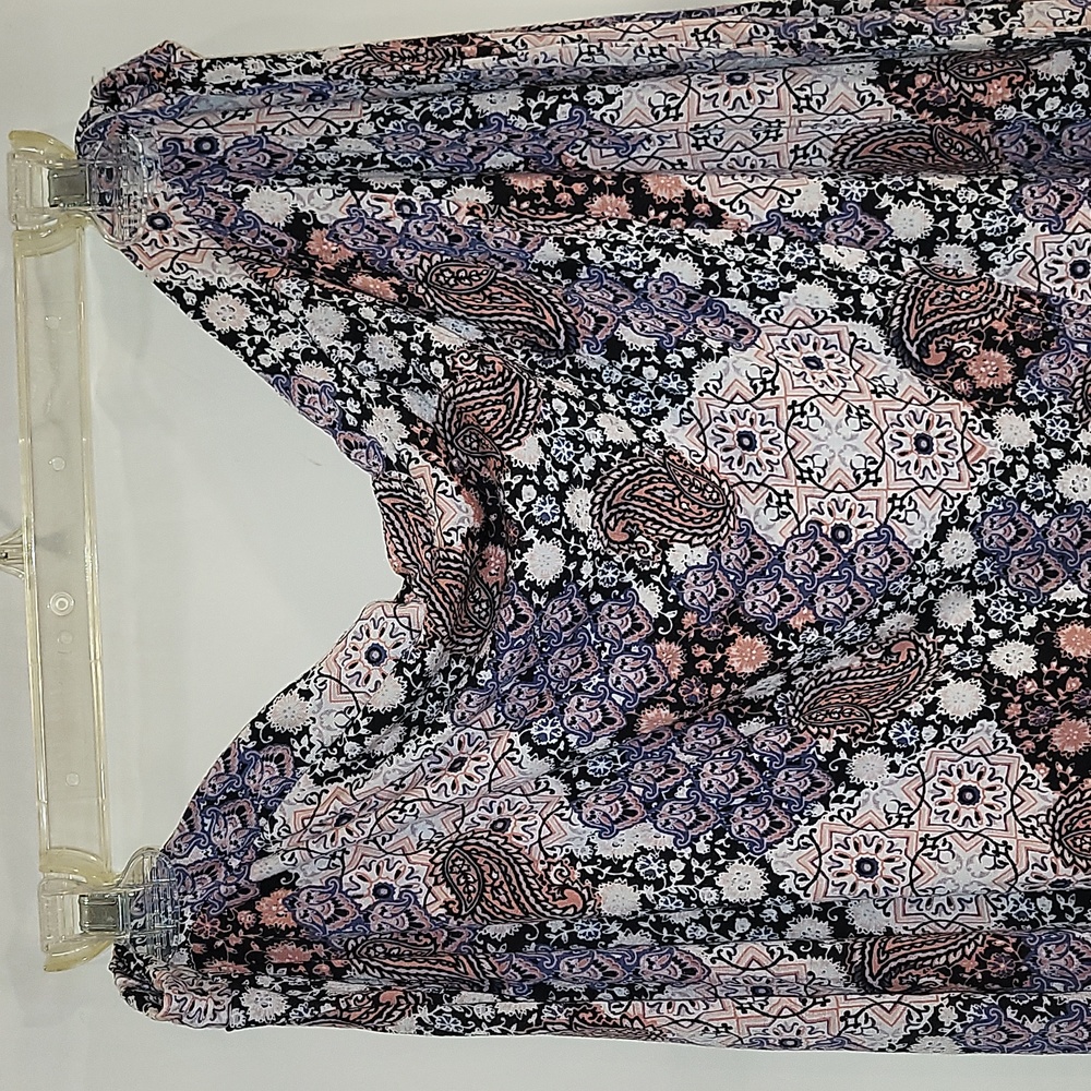 Lovely Woman Within Multicolored Skirt L (18/20)